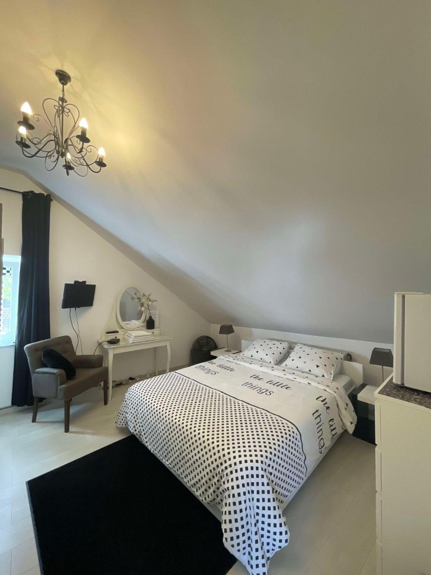 Samos Babbis Bed & Breakfast Heerlen Exterior photo